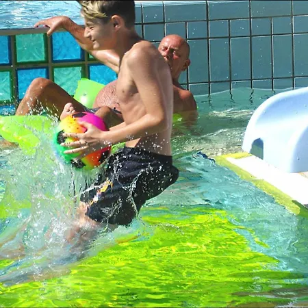 Exclusive アパート